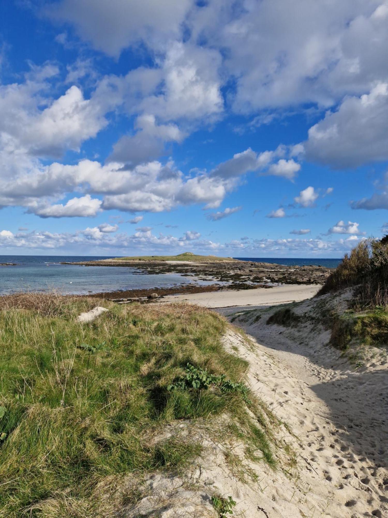 Gite Kerlosvezan, A La Campagne, Proche Mer Lampaul-Ploudalmezeau ภายนอก รูปภาพ