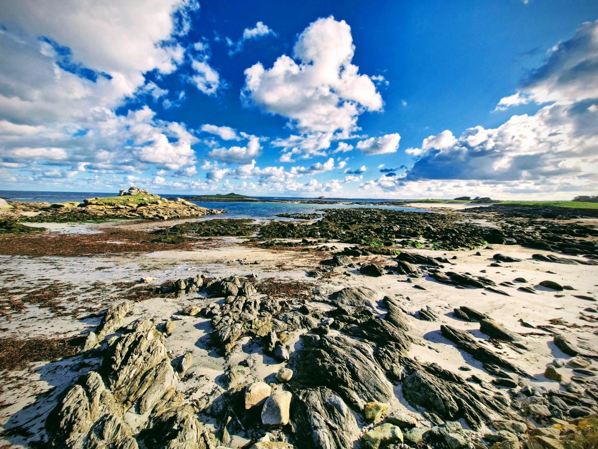 Gite Kerlosvezan, A La Campagne, Proche Mer Lampaul-Ploudalmezeau ภายนอก รูปภาพ